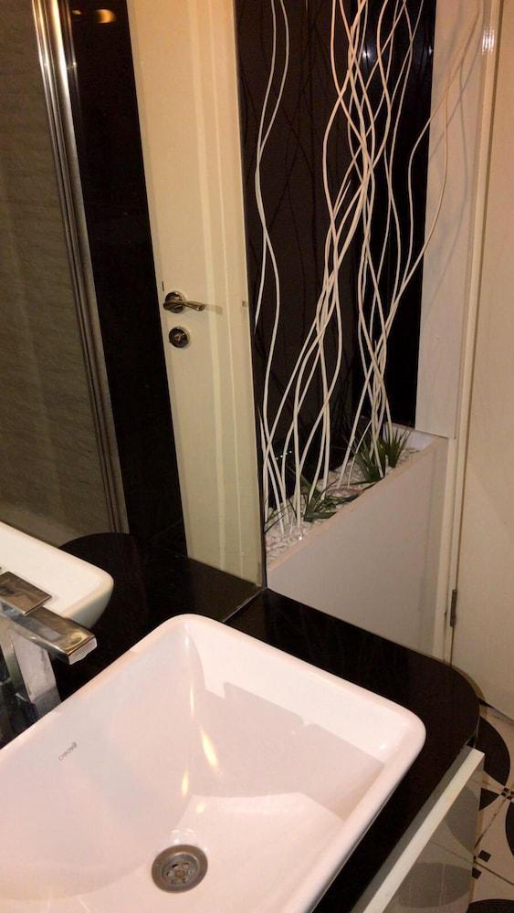 Wox Ew Hotel Smirne Esterno foto