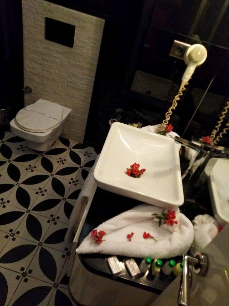 Wox Ew Hotel Smirne Esterno foto